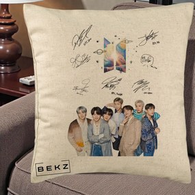 Perna Personalizata K-pop BTS Autografe Toti Membrii Fotografie, 40x40 cm, Bej, Husa Detasabila, Perna Inclusa, BEKZ®