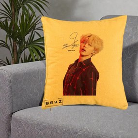 Perna Personalizata K-pop BTS Jimin Portret Artistic par Blond Autograf, 40x40 cm, Galben, Husa Detasabila, Perna Inclusa, BEKZ®
