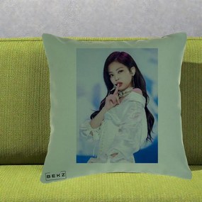 Perna Personalizata K-pop BLACKPINK Jennie Concert Alb cu Microfon, 40x40 cm, Verde, Husa Detasabila, Perna Inclusa, BEKZ®