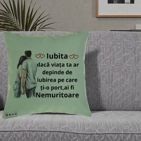 Cadou pentru Iubita - Perna Personalizata Iubita Nemuritoare cu Cuplu Acuarela Roz si Inimi, 40x40 cm, Verde, Husa Detasabila, Perna Inclusa, BEKZ®