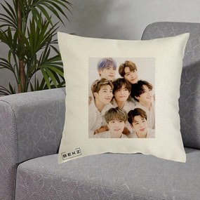 Perna Personalizata K-pop BTS Foto Grup Fete Albe, 40x40 cm, Ecru, Husa Detasabila, Perna Inclusa, BEKZ®