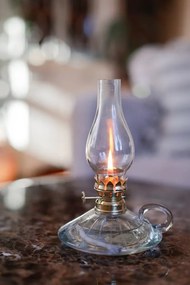 Lampă vintage cu petrol cu mâner din sticlă gravată și arzător alamă, „Kerosene Stripe"