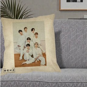 Perna Personalizata K-pop BTS Foto Grup All-White Elegant, 40x40 cm, Crem, Husa Detasabila, Perna Inclusa, BEKZ®