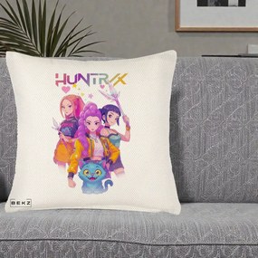 Perna Personalizata K-pop HUNTRX Trio Foto cu Pisica, 40x40 cm, Crem Reliefat, Husa Detasabila, Perna Inclusa, BEKZ®