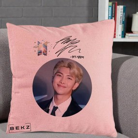 Perna Personalizata K-pop BTS RM Namjoon Portret Cerc cu Autograf, 40x40 cm, Roz, Husa Detasabila, Perna Inclusa, BEKZ®