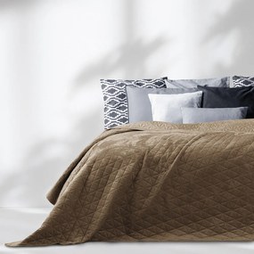 Cuvertură maro deschis matlasată din catifea 220x240 cm Laila – AmeliaHome