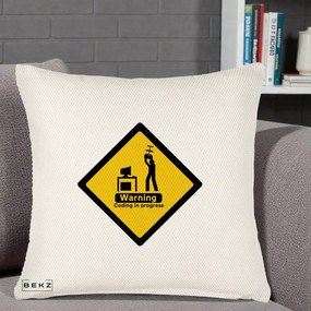 Perna Personalizata Warning Coding in Progress, 40x40 cm, Crem Reliefat, Husa Detasabila, Perna Inclusa, BEKZ®