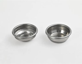 La mâna a doua: Espressor manual cu rasnita incorporata Finlux FEM-1935D, 2450W, Pompa italiana ULKA 20 bar, 2.2 Ș, 250 g, Cafea boabe si macinata, Spumare lapte, Ecran tactil, Inox