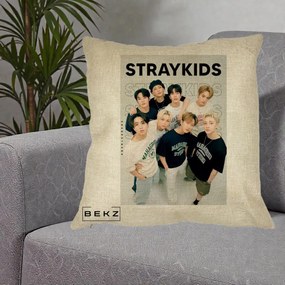 Perna Personalizata K-pop Stray Kids STRAYKIDS Alb-Negru cu Foto Grup, 40x40 cm, Crem, Husa Detasabila, Perna Inclusa, BEKZ®