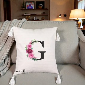 Cadou Personalizat - Perna Personalizata Monograma Florala Litera G, 40x40 cm, Bej cu Franjuri, Husa Detasabila, Perna Inclusa, BEKZ®