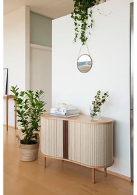 Comodă bej/în culoare naturală joasă cu aspect de lemn de stejar cu ușă glisantă 100x67 cm Audacious – UMAGE