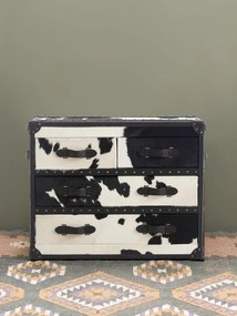 Comodă cu 4 sertare tip cufăr, din piele naturală de vacă și lemn de stejar, alb-negru, cu colțare din metal, 80 x 100 x 50 cm, „Cow”