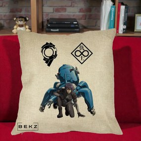 Perna Personalizata Ghost in the Shell Motoko si Tachikoma, 40x40 cm, Crem, Husa Detasabila, Perna Inclusa, BEKZ®