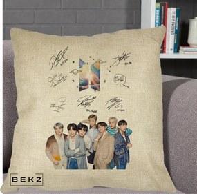Perna Personalizata K-pop BTS Autografe Toti Membrii Fotografie, 40x40 cm, Crem, Husa Detasabila, Perna Inclusa, BEKZ®