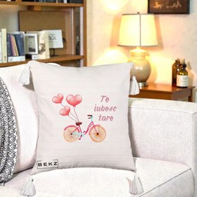 Perna Decorativa Te Iubesc Tare cu Bicicleta Roz si Baloane Inima, 40x40 cm, Bej cu Franjuri, Husa Detasabila, Perna Inclusa, BEKZ®