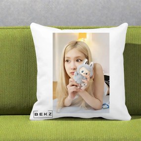 Perna Personalizata K-pop BLACKPINK Rose cu Papusa Iepure, 40x40 cm, Alba Mata, Husa Detasabila, Perna Inclusa, BEKZ®