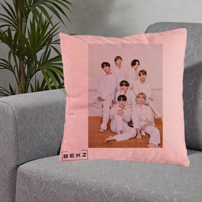 Perna Personalizata K-pop BTS Foto Grup All-White Elegant, 40x40 cm, Roz, Husa Detasabila, Perna Inclusa, BEKZ®