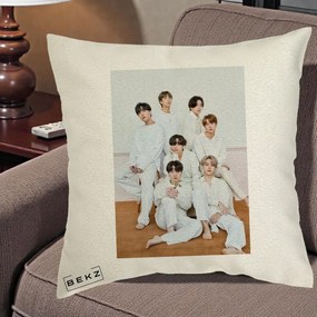 Perna Personalizata K-pop BTS Foto Grup All-White Elegant, 40x40 cm, Ecru, Husa Detasabila, Perna Inclusa, BEKZ®