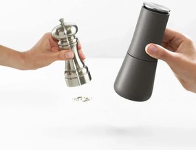 Set 2 rasnite sare si piper Joseph Joseph 95036, 2 piese, Utilizare mecanica, Mecanism ceramic, Reglare grad, Fara BPA, Alb/Gri