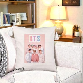 Perna Personalizata K-pop BTS Foto Grup cu BTS si Fond Roz Pastel, 40x40 cm, Bej cu Franjuri, Husa Detasabila, Perna Inclusa, BEKZ®