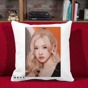 Perna Personalizata K-pop BLACKPINK cu Funda Rosie, 40x40 cm, Alba Mata, Husa Detasabila, Perna Inclusa, BEKZ®