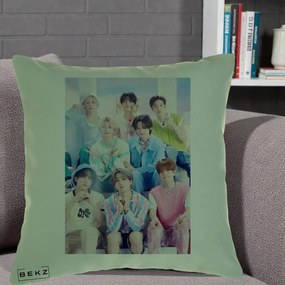 Perna Personalizata K-Pop Grup Foto Pasteluri cu 8 Artisti, 40x40 cm, Verde, Husa Detasabila, Perna Inclusa, BEKZ®