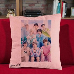 Perna Personalizata K-Pop Grup Foto Pasteluri cu 8 Artisti, 40x40 cm, Roz, Husa Detasabila, Perna Inclusa, BEKZ®