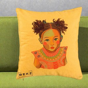 Perna Decorativa Fetita Vesela Portret Colorat, 40x40 cm, Galben, Husa Detasabila, Perna Inclusa, BEKZ®