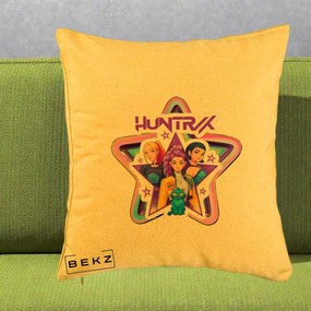 Perna Personalizata K-pop HUNTRX Trio Stea cu Pisica, 40x40 cm, Galben, Husa Detasabila, Perna Inclusa, BEKZ®