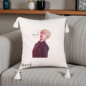 Perna Personalizata K-pop BTS Jimin Portret Artistic par Blond Autograf, 40x40 cm, Bej cu Franjuri, Husa Detasabila, Perna Inclusa, BEKZ®