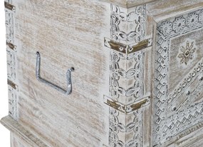 Cufăr sculptat din lemn de mango, alb, cu colțare din alamă și zăvor din metal, finisaj patinat, 45 x 88 x 40 cm, „Langeais”