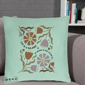Perna Decorativa Life is a Balance Floral, 40x40 cm, Verde Menta, Husa Detasabila, Perna Inclusa, BEKZ®