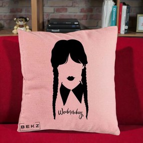 Perna Personalizata Wednesday Addams Silueta Alb-Negru, 40x40 cm, Roz, Husa Detasabila, Perna Inclusa, BEKZ®