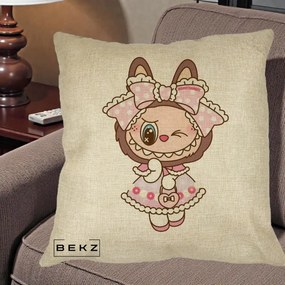 Perna Personalizata Labubu Lolita Roz cu Dantela, 40x40 cm, Crem, Husa Detasabila, Perna Inclusa, BEKZ®