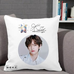 Perna Personalizata K-pop BTS V Taehyung Portret Cerc Autograf, 40x40 cm, Alba Mata, Husa Detasabila, Perna Inclusa, BEKZ®