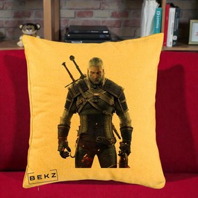 Perna Personalizata The Witcher Geralt of Rivia Portret, 40x40 cm, Galben, Husa Detasabila, Perna Inclusa, BEKZ®