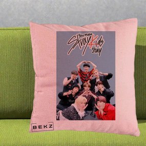 Perna Personalizata K-pop Stray Kids You Make Stray Kids Stay cu Foto Grup, 40x40 cm, Roz, Husa Detasabila, Perna Inclusa, BEKZ®