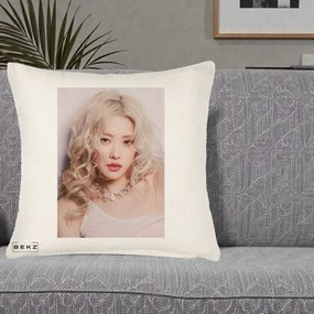 Perna Personalizata K-pop BLACKPINK Rose, 40x40 cm, Crem Reliefat, Husa Detasabila, Perna Inclusa, BEKZ®