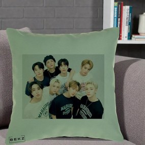 Perna Personalizata K-pop Stray Kids Foto Grup Text, 40x40 cm, Verde, Husa Detasabila, Perna Inclusa, BEKZ®