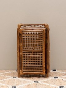 Noptieră din ratan, natur, cu ușă și 2 rafturi, galerie decorativă și colțuri înfășurate, 54 x 34,5 x 42 cm, „Harmonie”