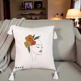 Perna Decorativa Portret Feminin Trandafiri Ruginii, 40x40 cm, Bej cu Franjuri, Husa Detasabila, Perna Inclusa, BEKZ®