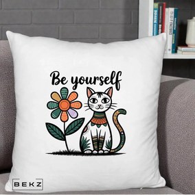 Perna Personalizata Be Yourself Pisica Folk, 40x40 cm, Alb Pufos, Husa Detasabila, Perna Inclusa, BEKZ®