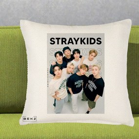 Perna Personalizata K-pop Stray Kids STRAYKIDS Alb-Negru cu Foto Grup, 40x40 cm, Crem Reliefat, Husa Detasabila, Perna Inclusa, BEKZ®