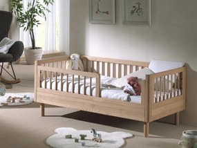 Set FORREST OAK format dintr-un Pat copii pentru copii mici (70 x 140 cm) și o comodă cu 3 sertare.