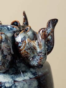Vază din ceramică artizanală cu pești sculptați în relief, formă cilindrică cu coroană decorativă, albastru marmorat, finisaj lucios, 24,5×20 cm,
