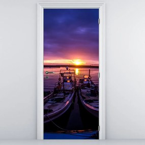 Fototapet pentru ușă - Bărci de pescuit în port (95x205cm)