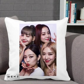 Perna Personalizata K-pop BLACKPINK Foto Grup Selfie 4 Membre, 40x40 cm, Alba Mata, Husa Detasabila, Perna Inclusa, BEKZ®