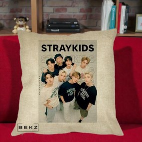 Perna Personalizata K-pop Stray Kids STRAYKIDS Alb-Negru cu Foto Grup, 40x40 cm, Crem, Husa Detasabila, Perna Inclusa, BEKZ®
