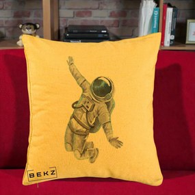 Perna Decorativa Astronaut Acuarela Zbor, 40x40 cm, Galben, Husa Detasabila, Perna Inclusa, BEKZ®