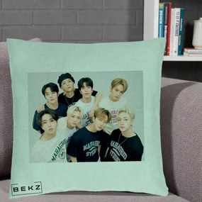 Perna Personalizata K-pop Stray Kids Foto Grup Fara Text, 40x40 cm, Verde Menta, Husa Detasabila, Perna Inclusa, BEKZ®